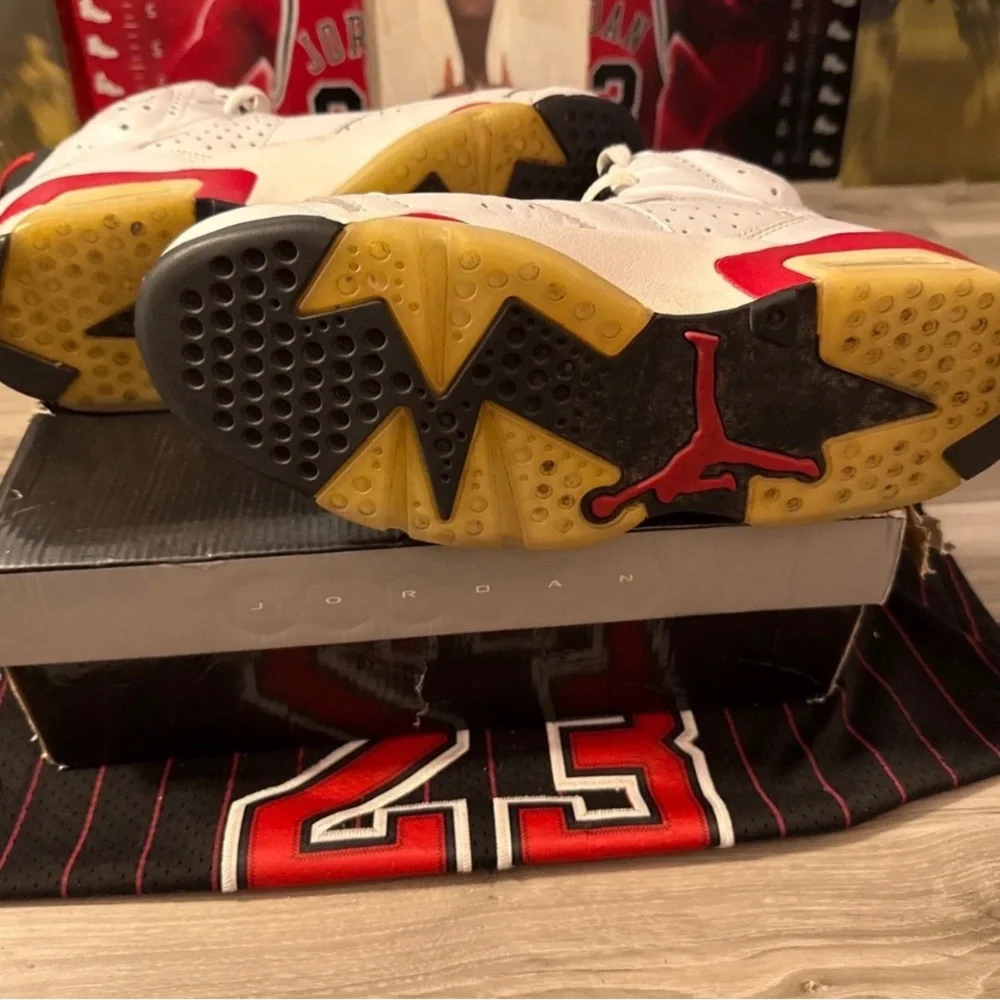 Size 11.5 - Air Jordan 6 Retro Bulls - Picture 4 of 5